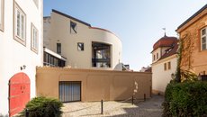 Bytový dům s galerií - Malá Strana